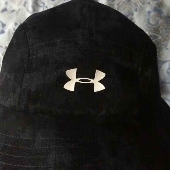 black under armour bucket hat